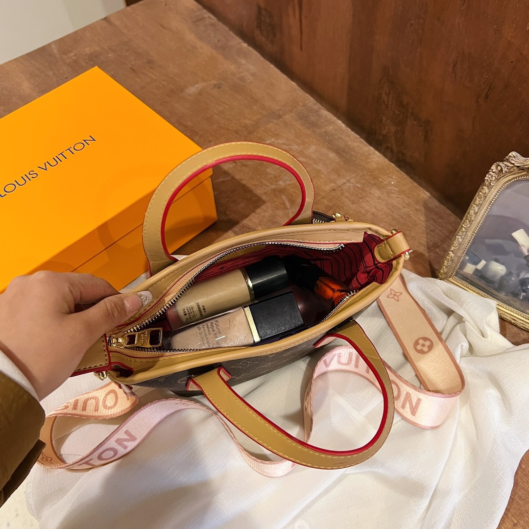 Louis Vuitton Neverfull BB - Image 4
