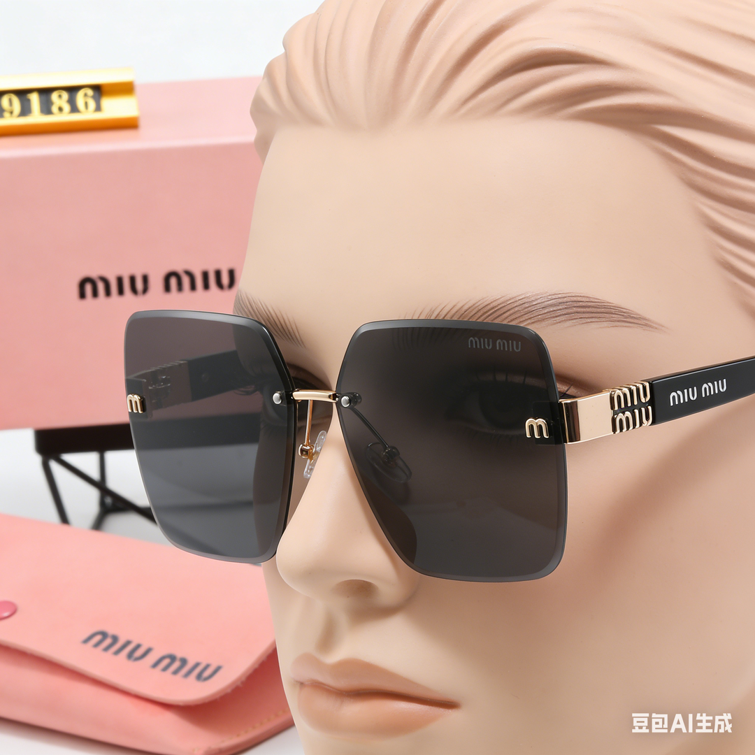 Miu Miu's square-framed sunglasses - Image 4
