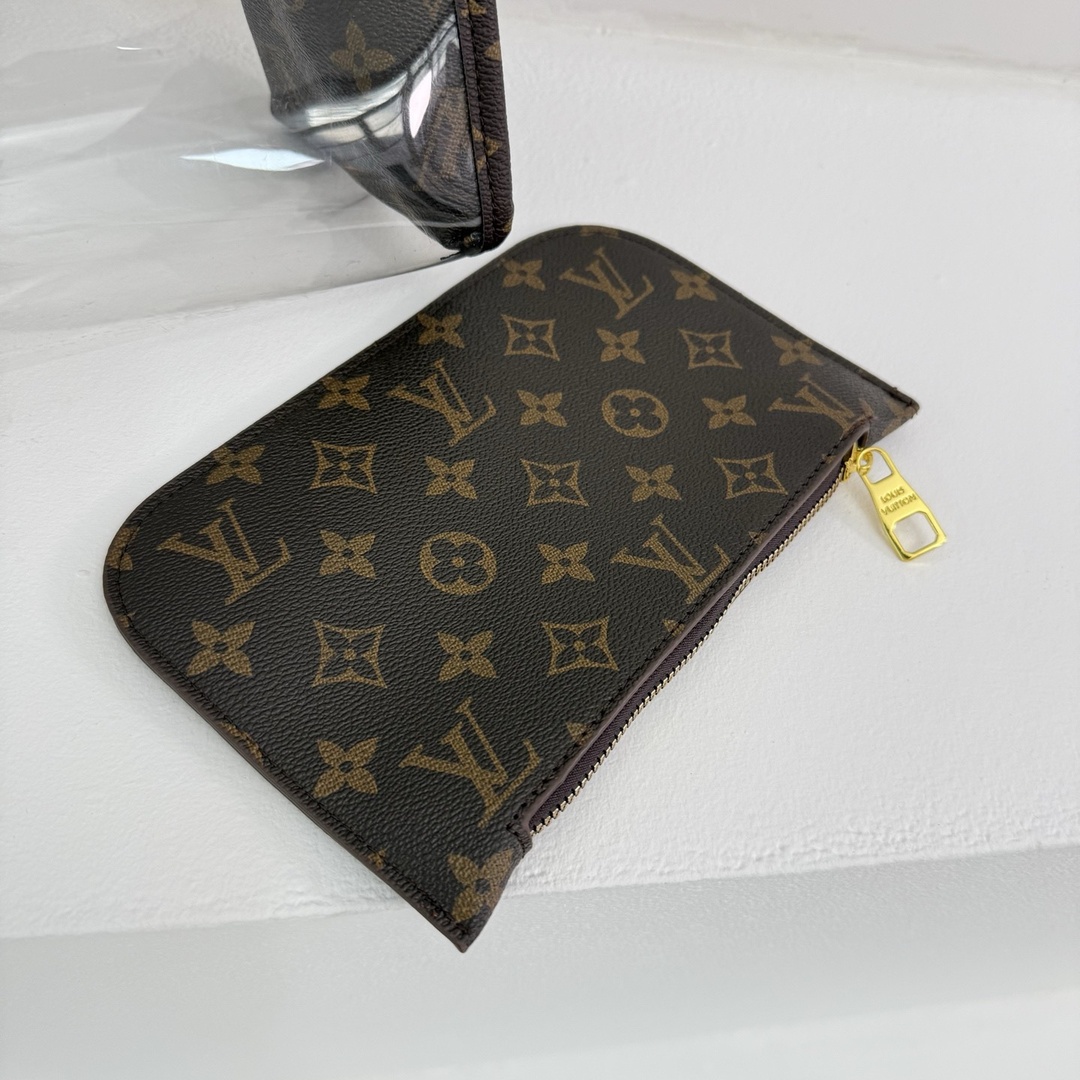 Louis Vuitton Beach Tote - Image 4