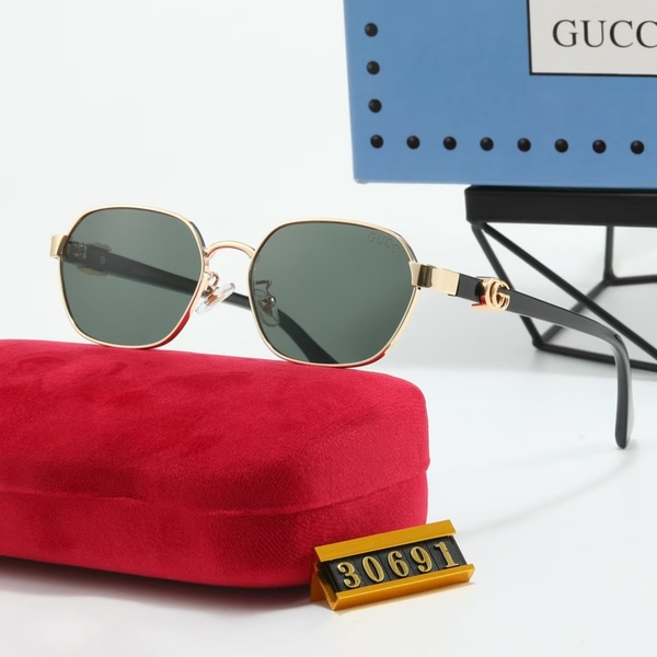 Gucci's GG logo metal-frame square sunglasses