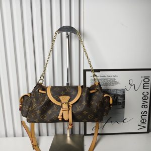 Louis Vuitton Vintage Montsouris PM