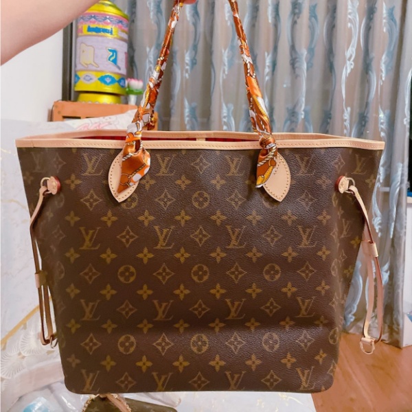 Customer photo of the two-piece tote set